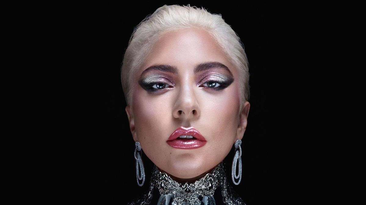 Lady Gaga celebra su cumpleaños debutando con nueva cabellera obscura de estrella pop de los 80´s